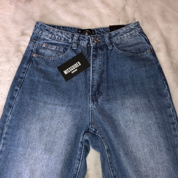 NEW MISSGUIDED Riot High Rise Mom jeans - Picture 2 of 7